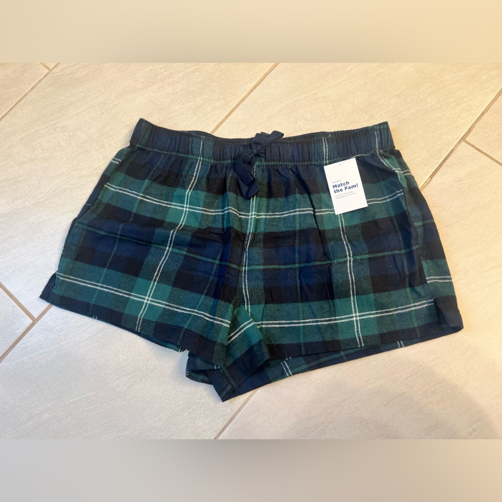 Old Navy
NWT
Size M 
Lounge/pajama shorts